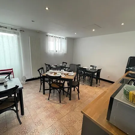 Oda ve Kahvaltı La Grange De 3*